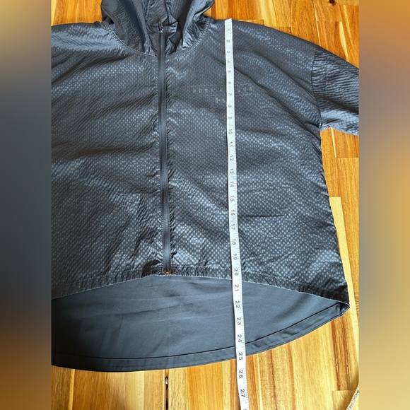 UNDER ARMOUR cropped high low shell jacket size M - Picture 9 of 9